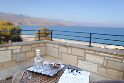 Beachfront villa with private pool,ping-pong & BBQ