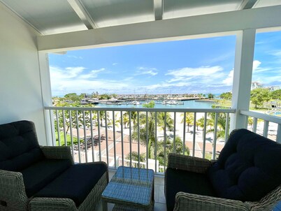 Deluxe 2BR Marina Dockside Dreams
