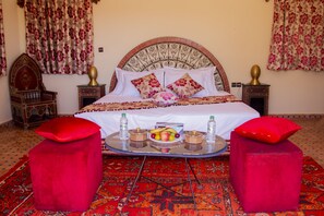 4 chambres, fer et planche à repasser, Wi-Fi, draps fournis