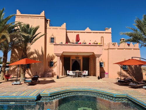 600m2 oriental palace with swimming pool, quiet location.