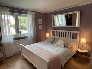 1 Schlafzimmer, Reisekinderbett, kostenloses WLAN, Bettwäsche