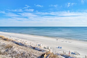 On the beach - Island Princess 708~ Beach Service Included~ FREE EXCURSION PASSES (FORT WALTON BEACH)
