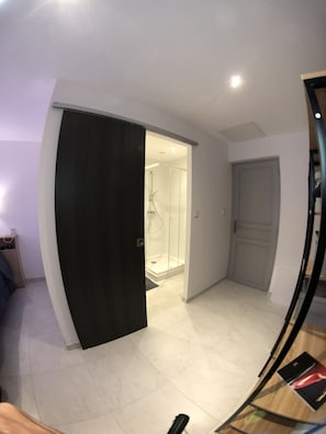 3 bedrooms, desk, free WiFi, bed sheets