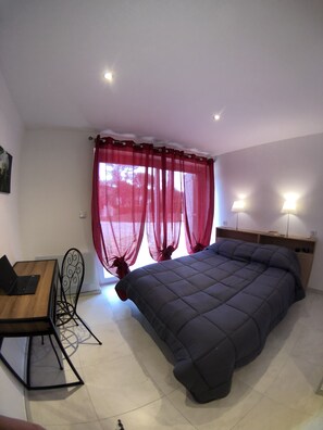 3 bedrooms, desk, free WiFi, bed sheets