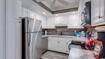 Condo, 1 Bedroom | Private kitchen | Fridge, oven, coffee/tea maker, toaster