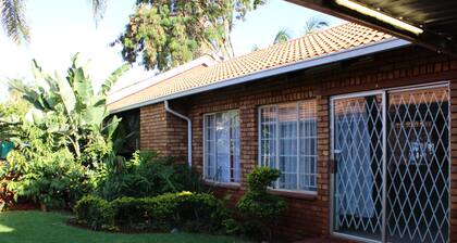 Cheerful Home with Braai area near Shopping Centers