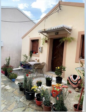 House | Balcony - Cosy and Familiar Maisonette in Agious Deka, Corfu (Corfu)