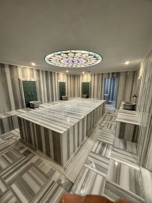 Couples treatment rooms, sauna, steam room, aromatherapy