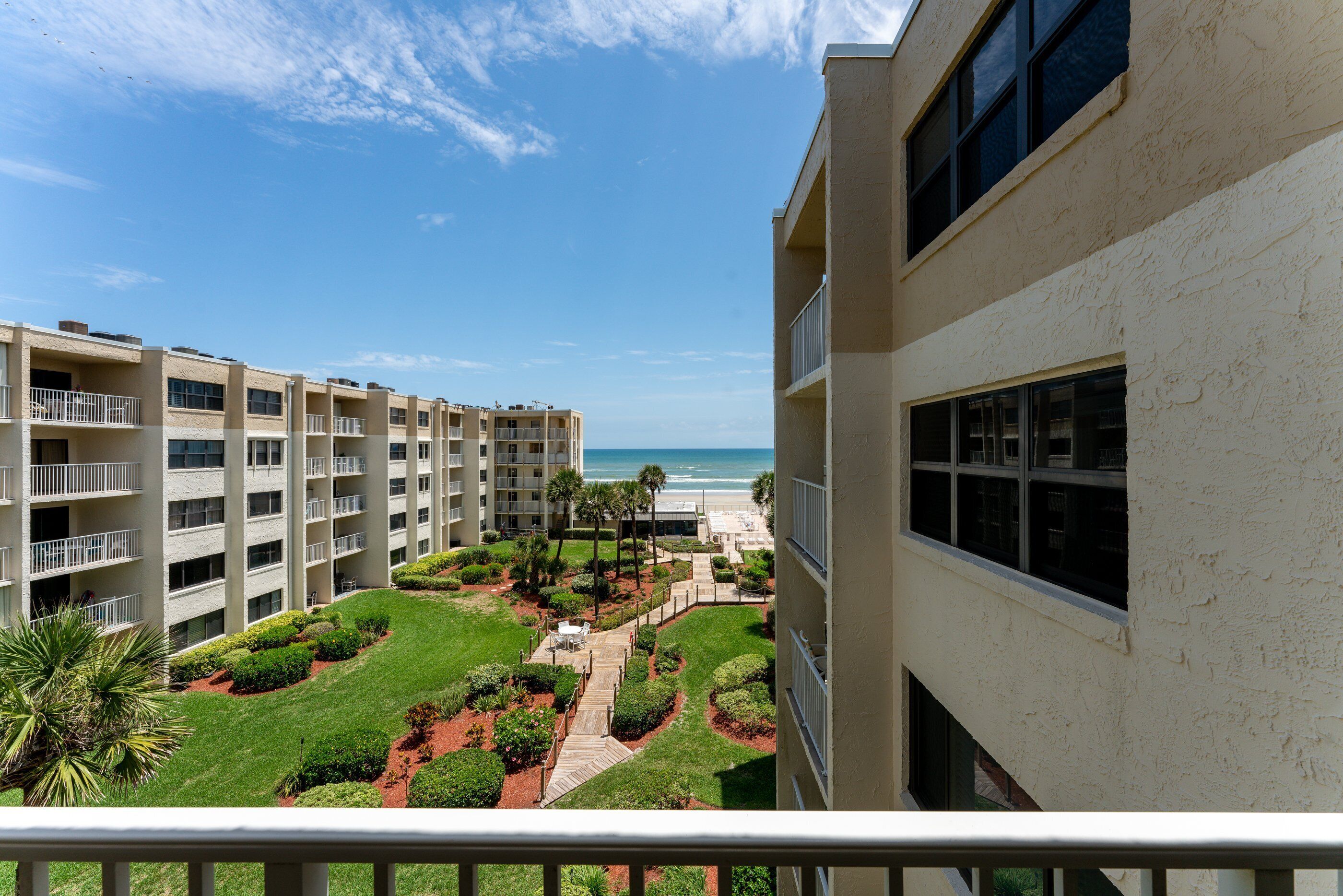 Castle Reef 414 beautifully furnished ocean views!