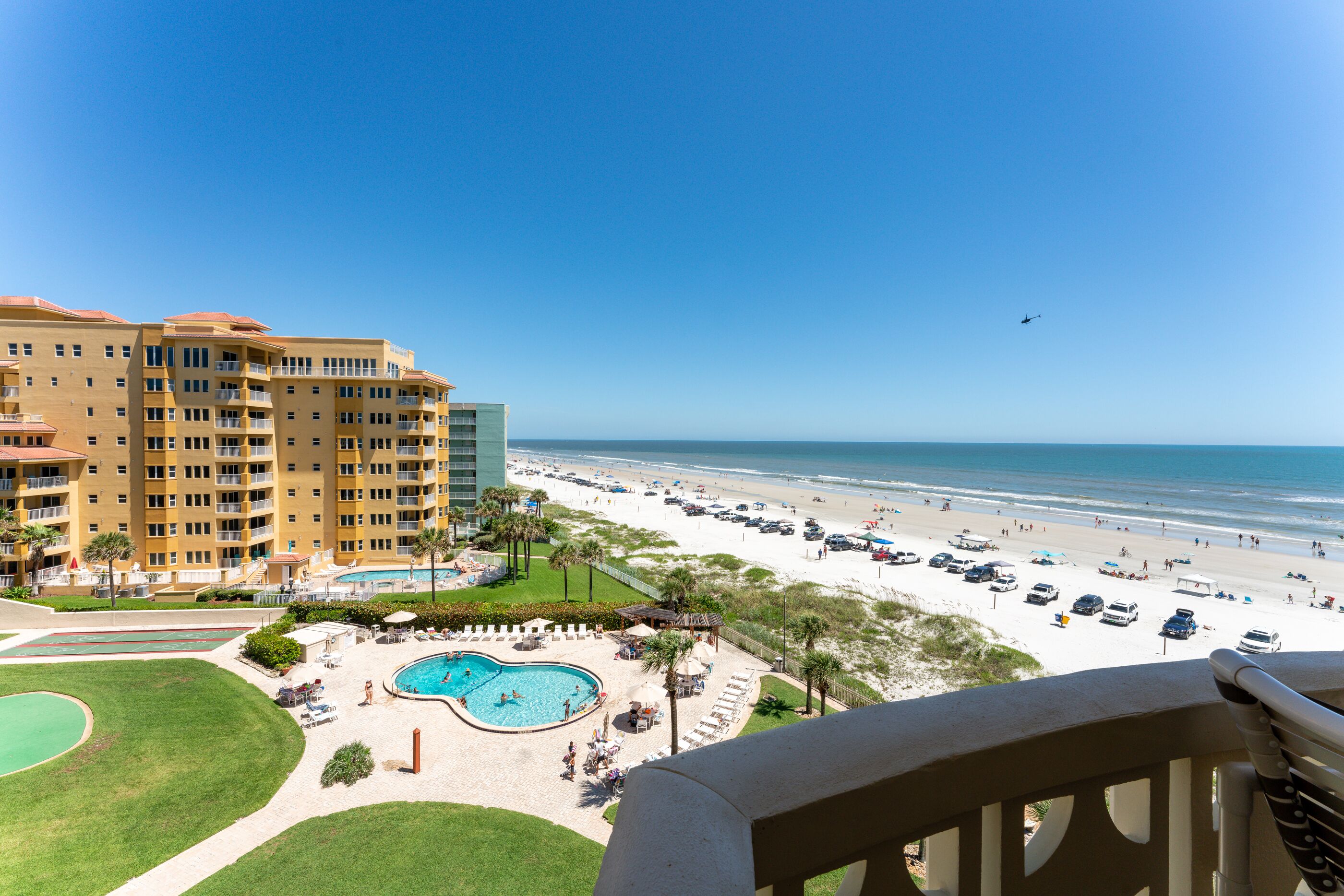 Golden Arms luxurious 6th floor views!