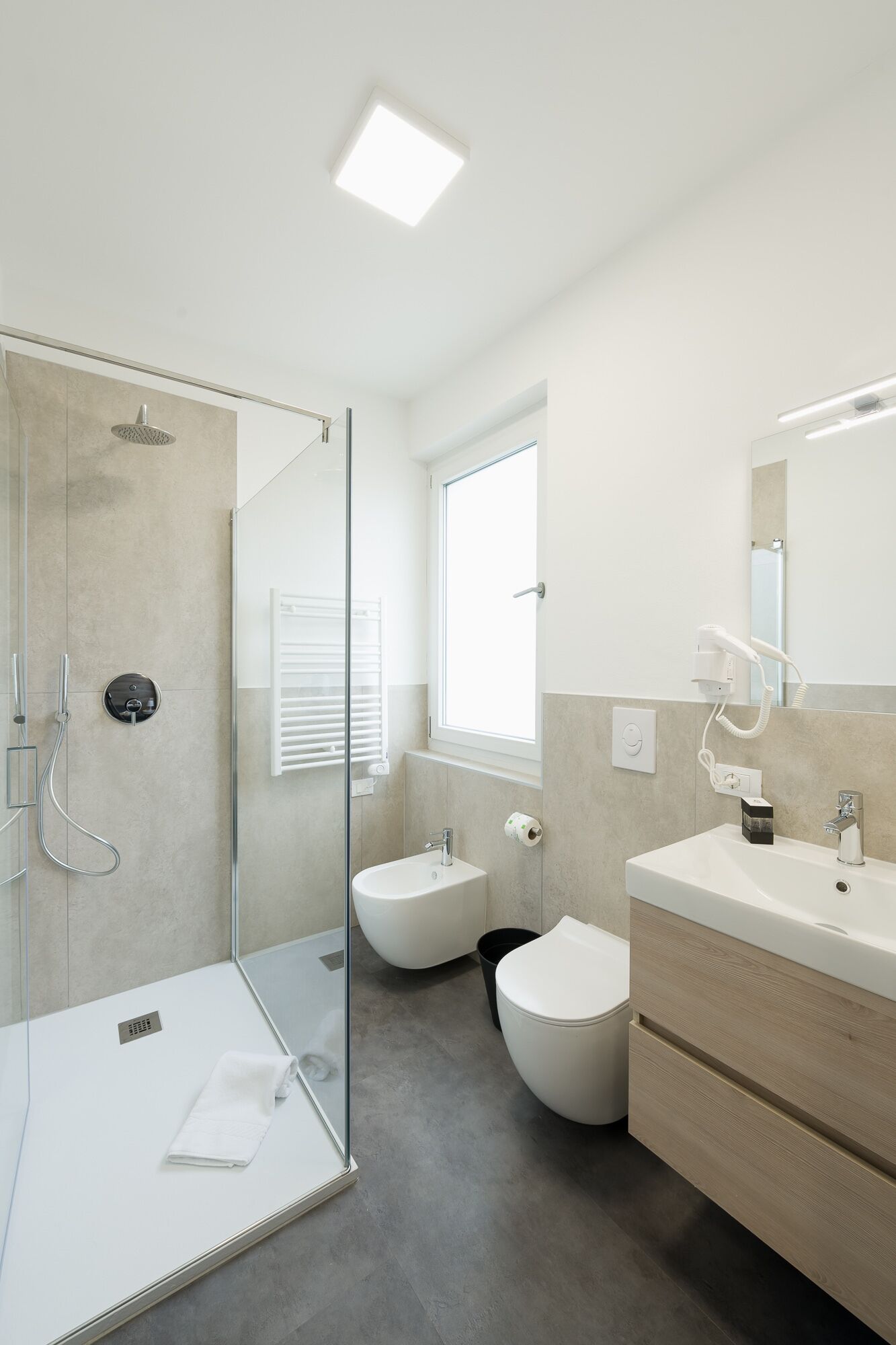 Familien-Vierbettzimmer | Badezimmer | Dusche, Regendusche, Haartrockner, Bidet