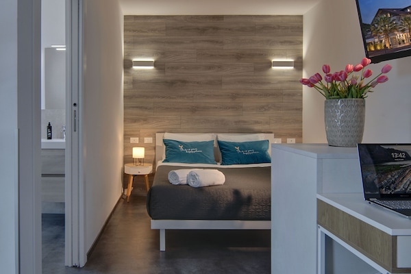 Minibar, desk, WiFi (free), bed sheets