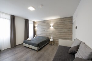 Minibar, escritorio, wifi gratis y ropa de cama 