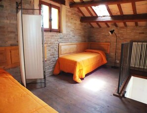 3 chambres, bureau, Wi-Fi gratuit, draps fournis