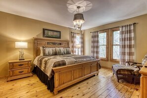 4 slaapkamers, een strijkplank/strijkijzer, gratis wifi, beddengoed