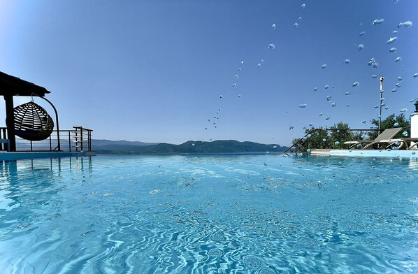 Seasonal outdoor pool - Beacon Hill Suites  (Ula)