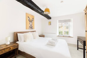 4 bedrooms, iron/ironing board, free WiFi, bed sheets - Charming 18th Century 4 bedroom cottage - Pass the Keys (Moreton-in-Marsh)