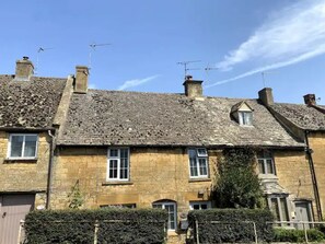 Exterior - Charming 18th Century 4 bedroom cottage - Pass the Keys (Moreton-in-Marsh)