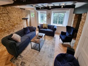 Smart TV, books - Charming 18th Century 4 bedroom cottage - Pass the Keys (Moreton-in-Marsh)