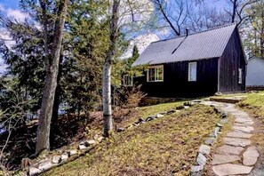 Muskoka Premium Waterfront Cottage