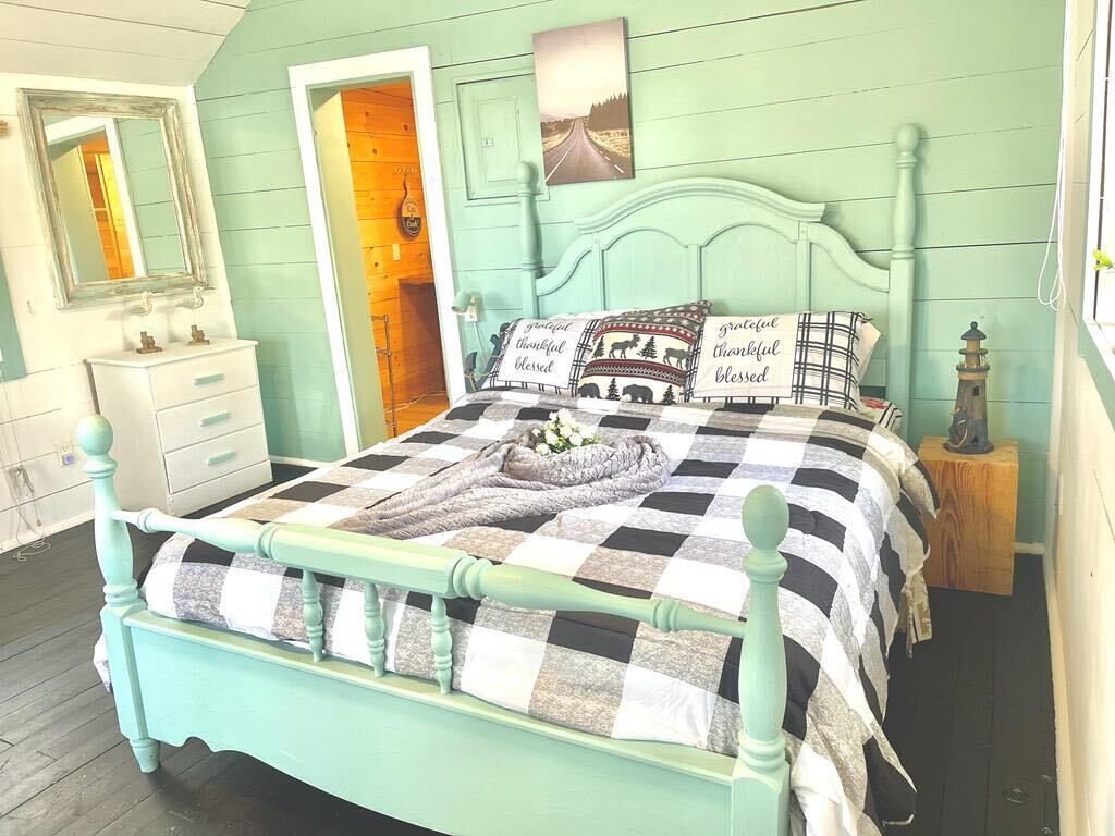 Kabin Royal, Bebas Asap Rokok, pemandangan danau | Seprai katun Mesir, seprai premium, dan didekorasi berbeda-beda