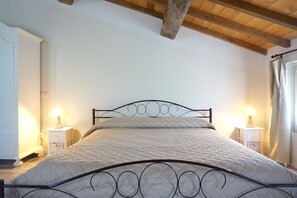 3 bedrooms, iron/ironing board, travel cot, free WiFi