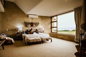 4 bedrooms, in-room safe, desk, iron/ironing board