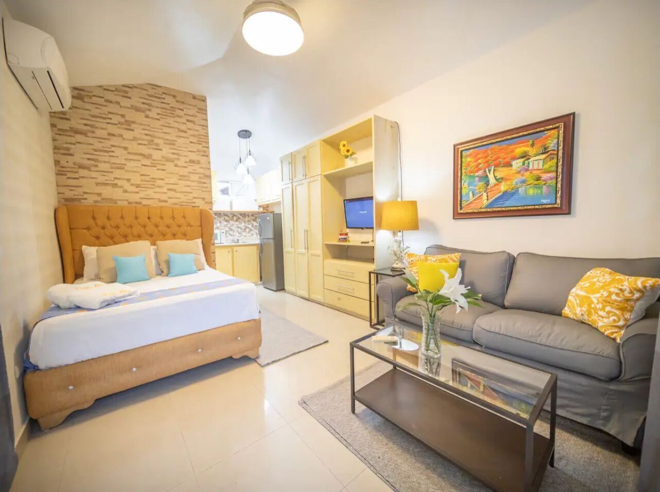 1 soverom, safe på rommet, strykejern/-brett og wi-fi (inkludert)