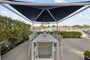 تناول الطعام بالخارج