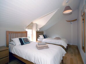 3 bedrooms, free WiFi, bed sheets