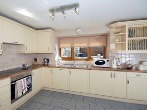 Dishwasher, high chair - 3 bedroom accommodation in Aberaeron (Aberaeron)