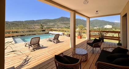 Magnifique!!! La villa Cerise sud ArdÚche Les Vans, piscine privée superbe vue