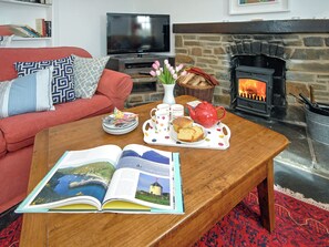 Fireplace - 6 bedroom accommodation in Whitesands (Whitesands)