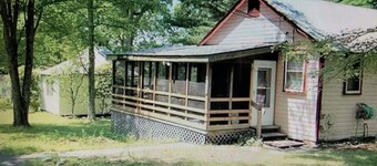 Adorable Cottage NY minutes from train to city