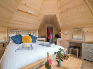 1 bedroom, bed sheets