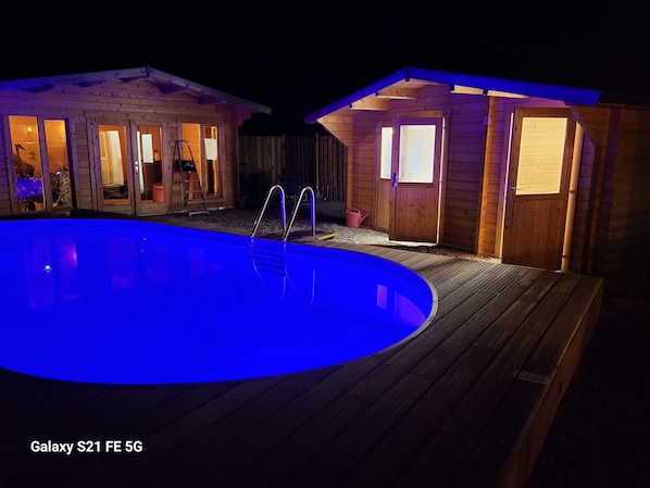 Sauna, hot tub