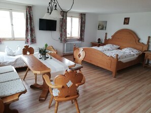 Classic Triple Room, Private Bathroom, Courtyard View (Enzianzimmer) | Interior - Wellnesshof Müller Vorderburg (Rettenberg)