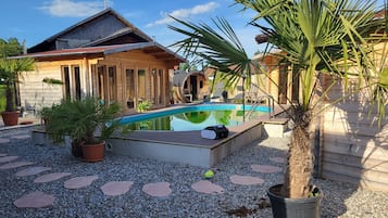 Sauna, hot tub