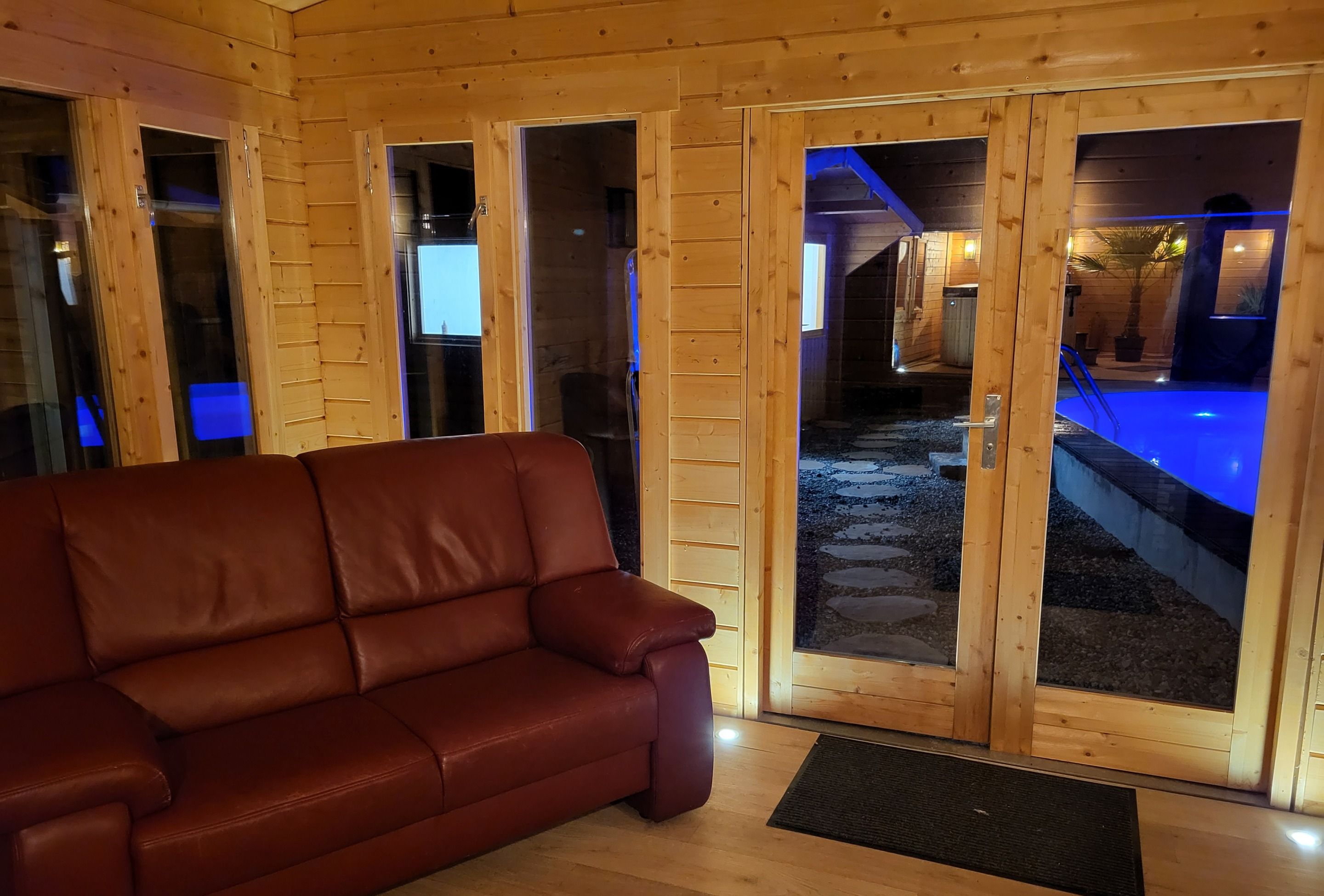 Hot tub, steam room