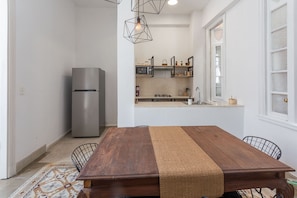 Deluxe Apartment | Dining room