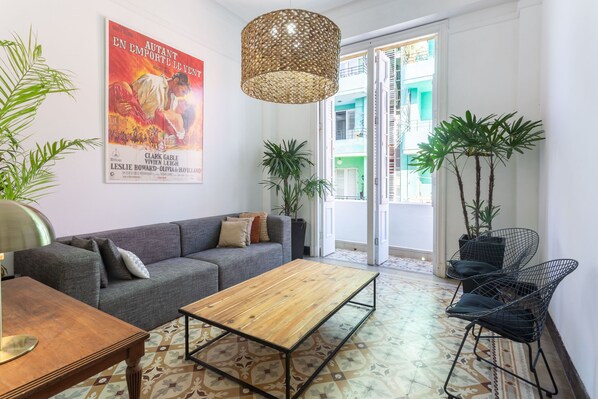 Deluxe Apartment | Living area