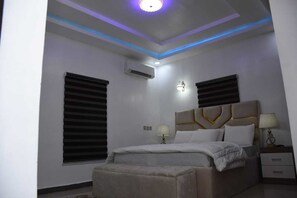 4 Schlafzimmer, Bügeleisen/Bügelbrett, kostenloses WLAN