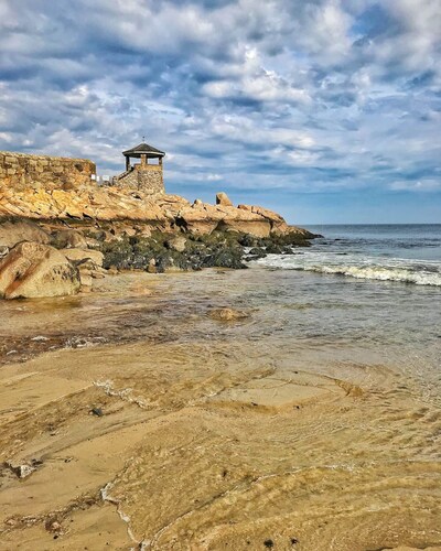 Bearskin Neck Rental with 2 private decks!, Bearskin Neck Rental with 2 bed, 1 bath, and 2 private d