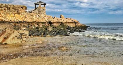 Bearskin Neck Rental with 2 private decks!, Bearskin Neck Rental with 2 bed, 1 bath, and 2 private d