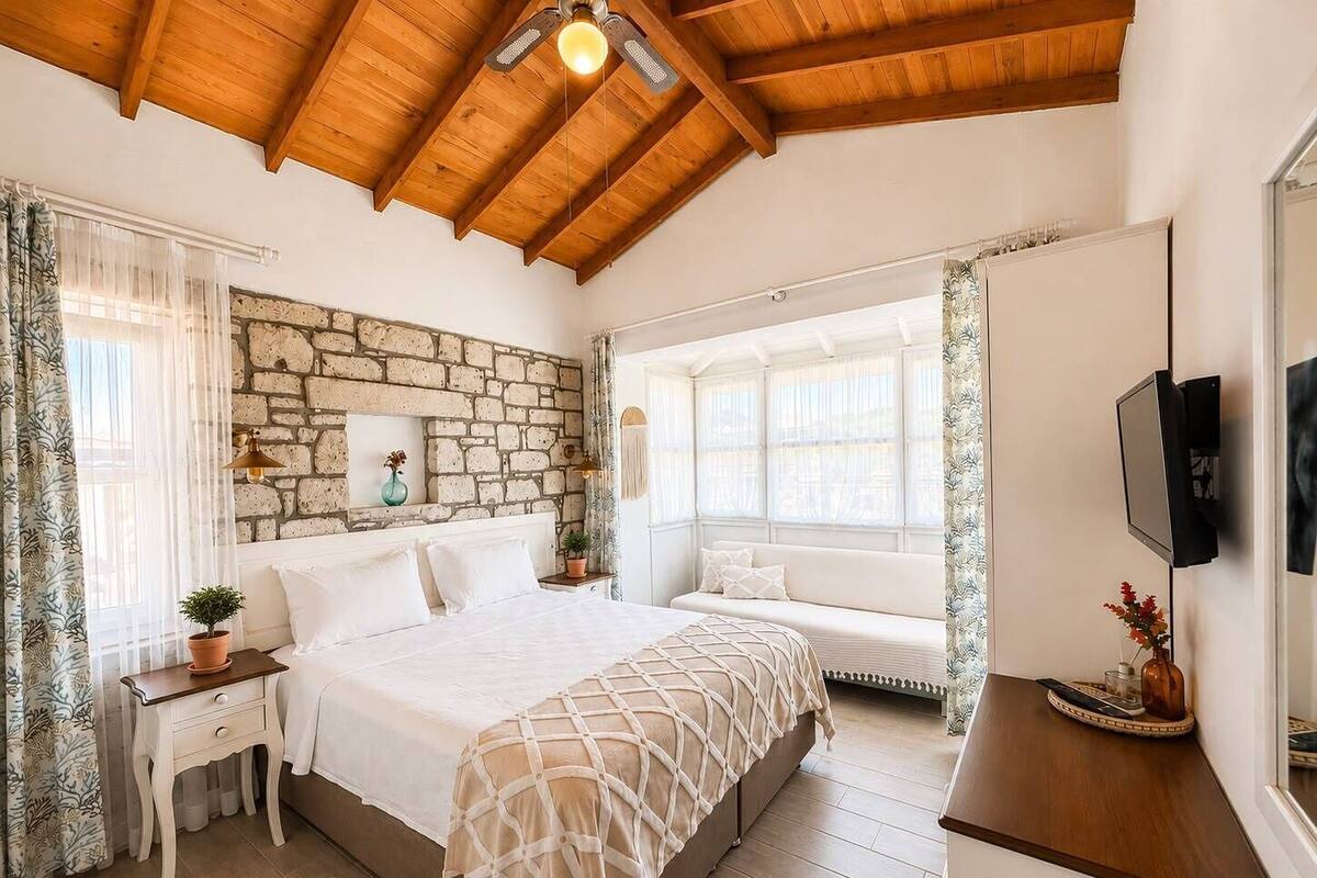 Superior Double or Twin Room, Garden View | Hypo-allergenic bedding available, minibar, in-room safe