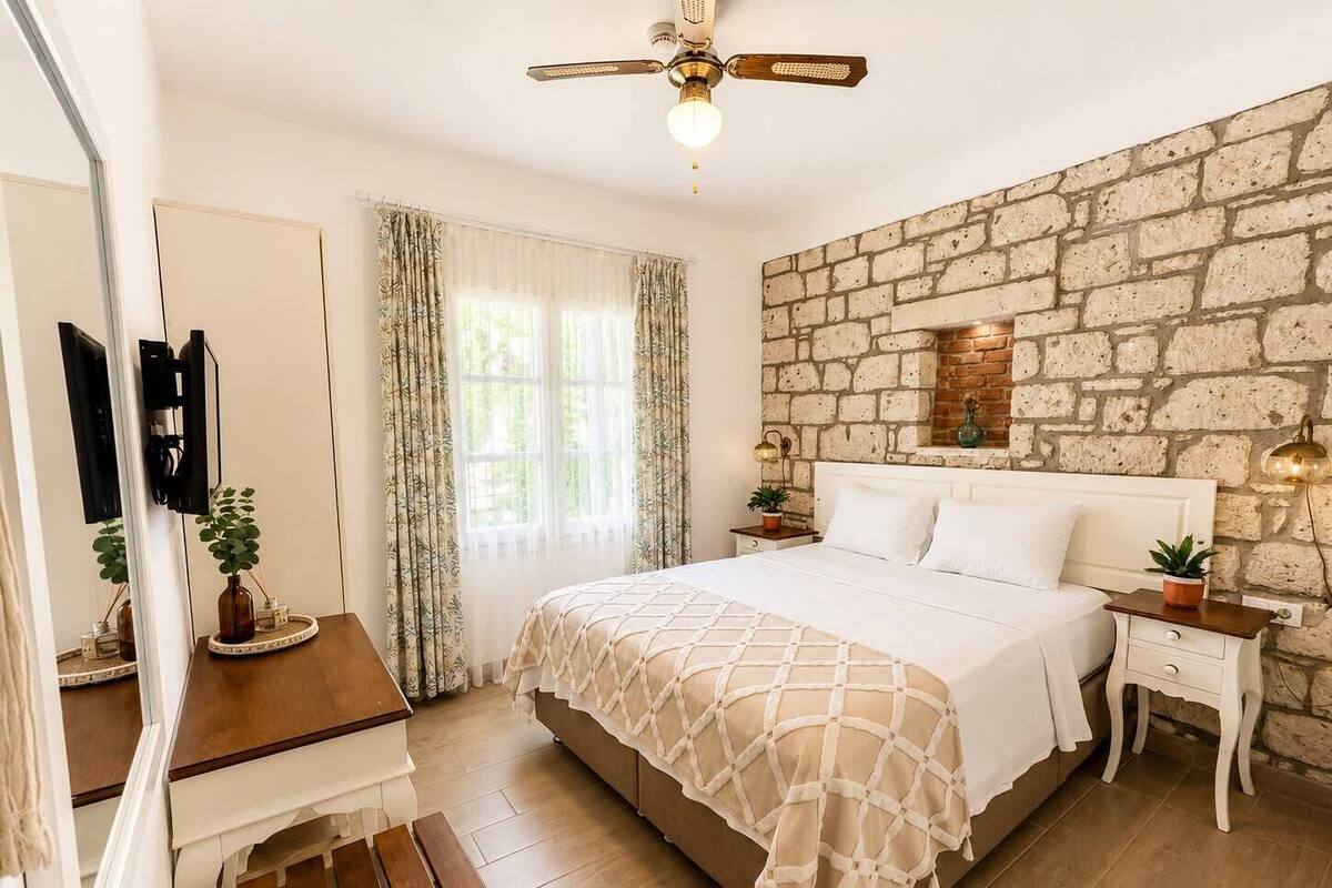 Standard Double or Twin Room, Garden View | Hypo-allergenic bedding available, minibar, in-room safe