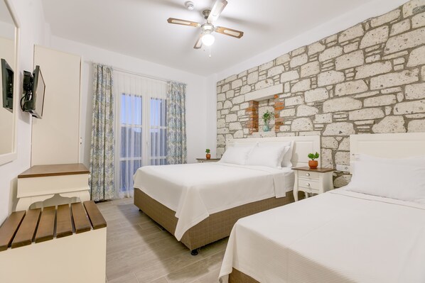 Standard Triple Room | Hypo-allergenic bedding, minibar, in-room safe, iron/ironing board - Alacati Fora Bella (Cesme)
