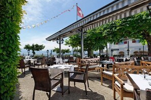 Tempat makan outdoor