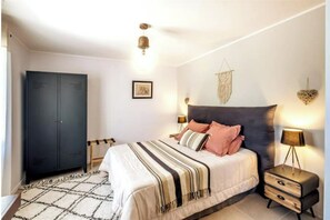 5 habitaciones, escritorio, tabla de planchar con plancha y wifi gratis 