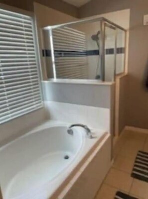 Badewanne, Haartrockner, Seife